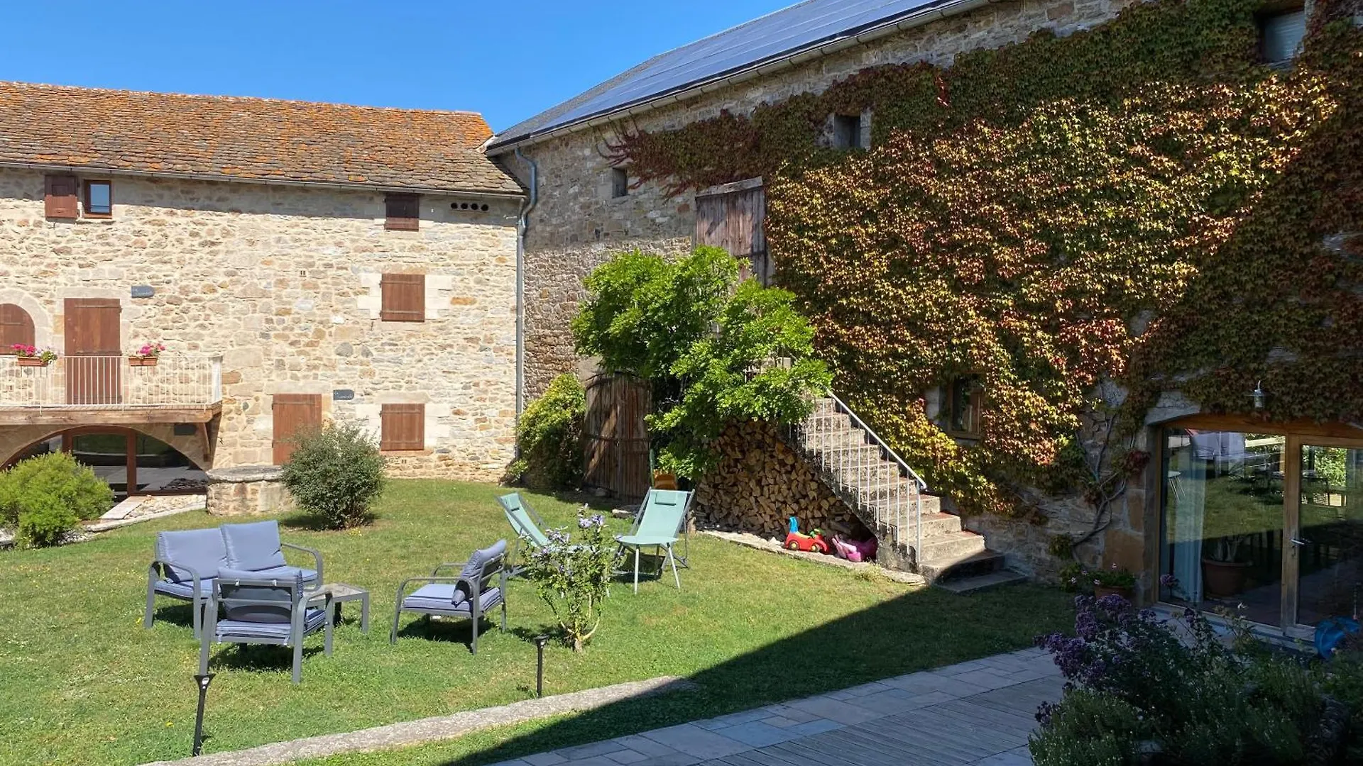 Les Caselles, Gite Et Maison D'Hotes Saint-Beauzely Gasthof