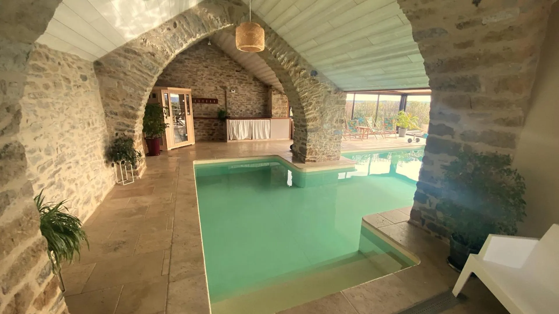 Les Caselles, Gite Et Maison D'Hotes Saint-Beauzely