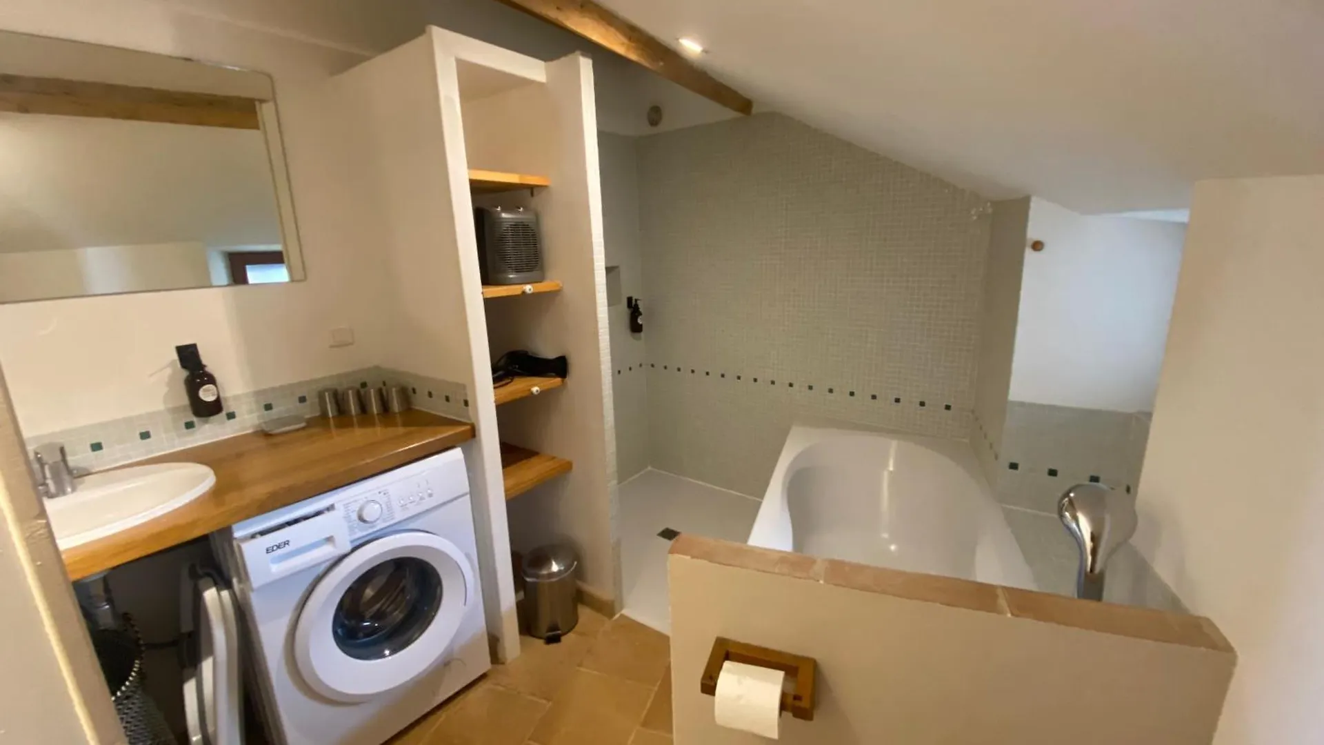 Les Caselles, Gite Et Maison D'Hotes Saint-Beauzely 4*,