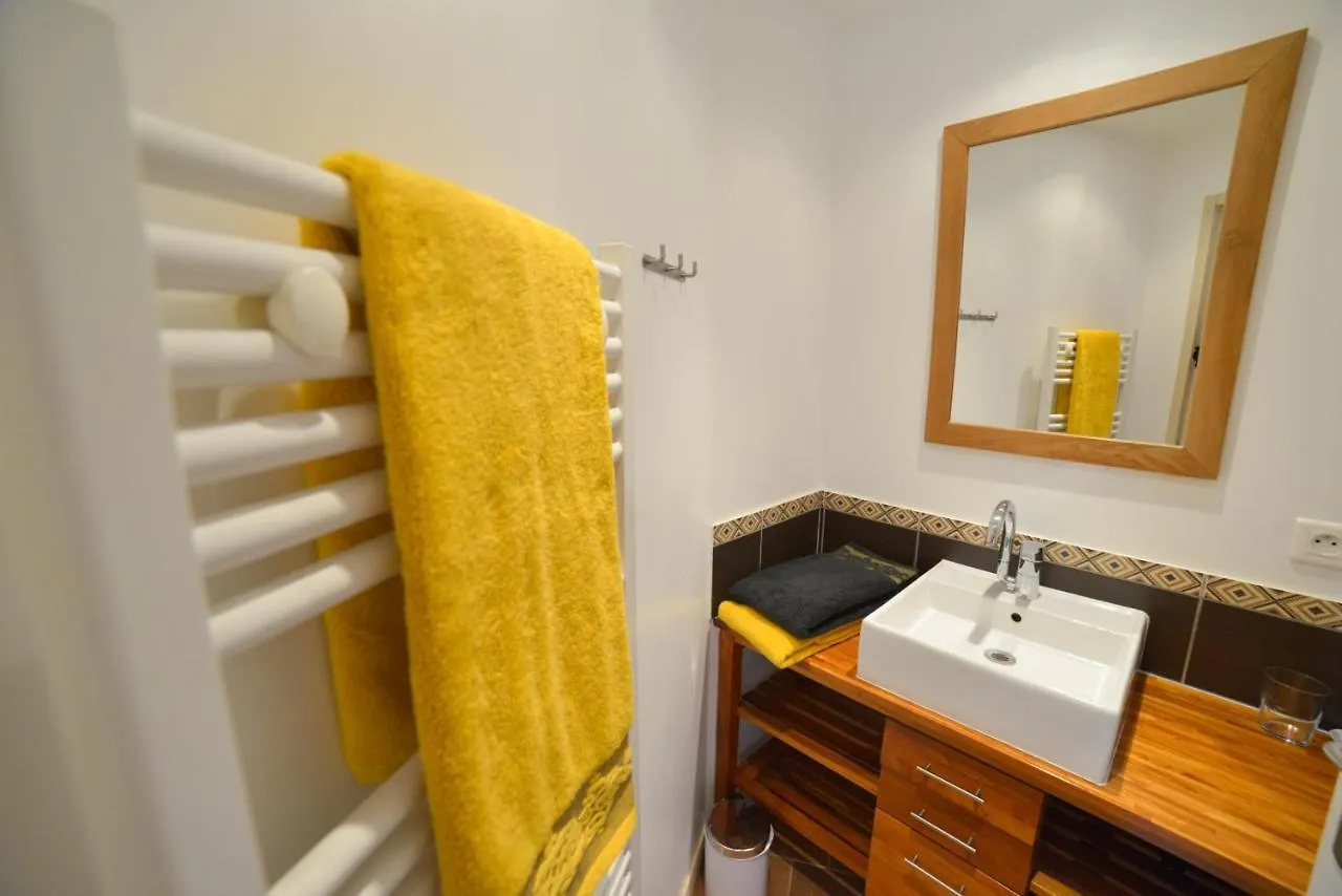Les Caselles, Gite Et Chambre D'Hotes Saint-Beauzely