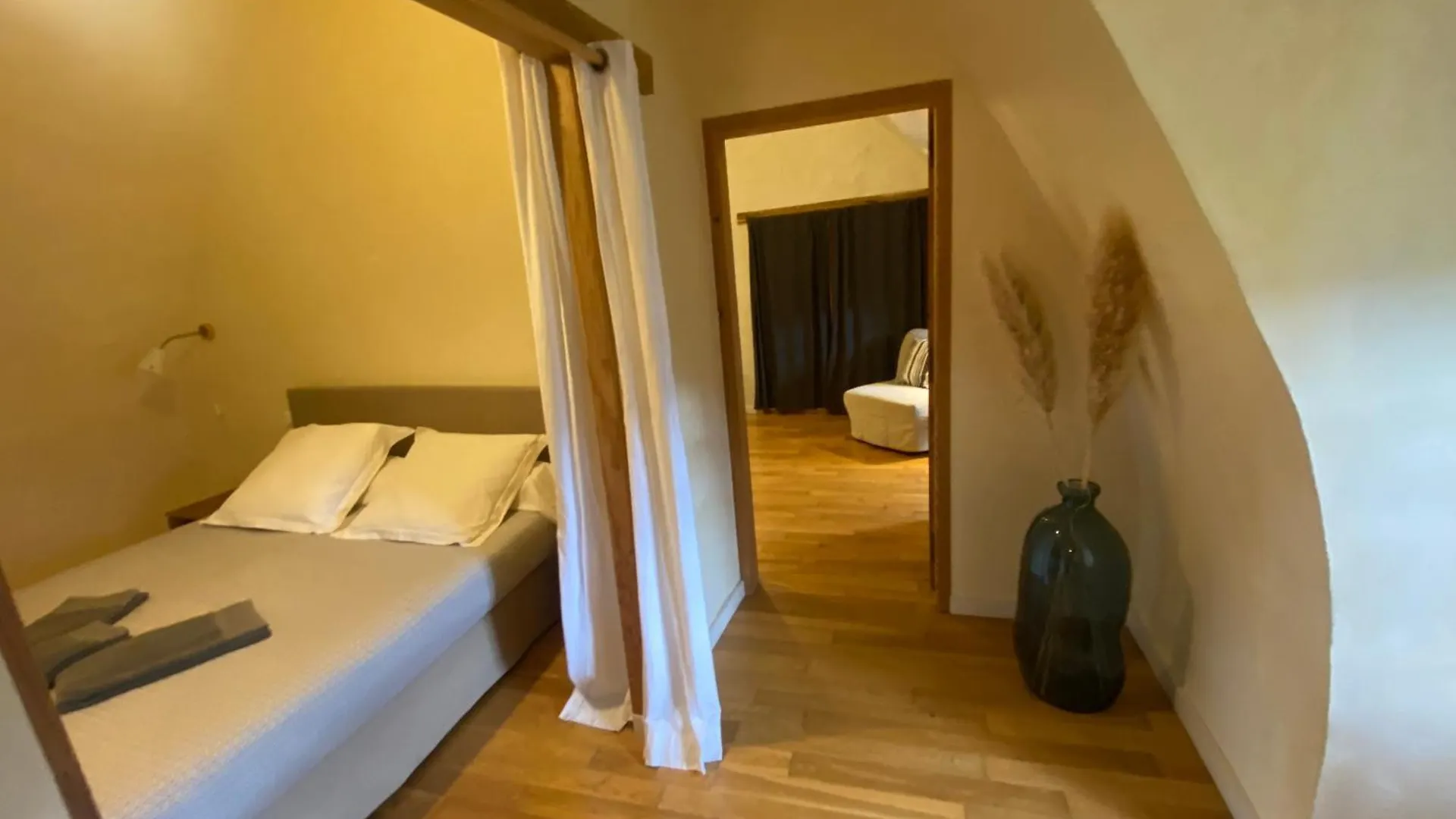 Konukevi Les Caselles, Gite Et Chambre D'Hotes Saint-Beauzely
