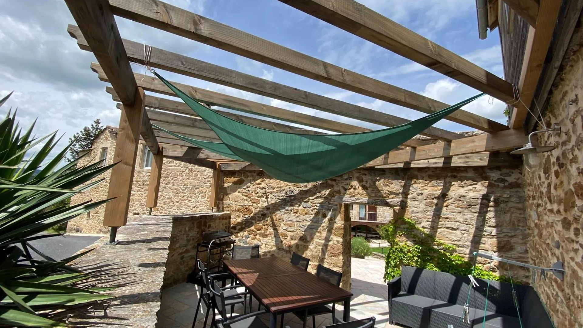 Les Caselles, Gite Et Chambre D'Hotes Saint-Beauzely