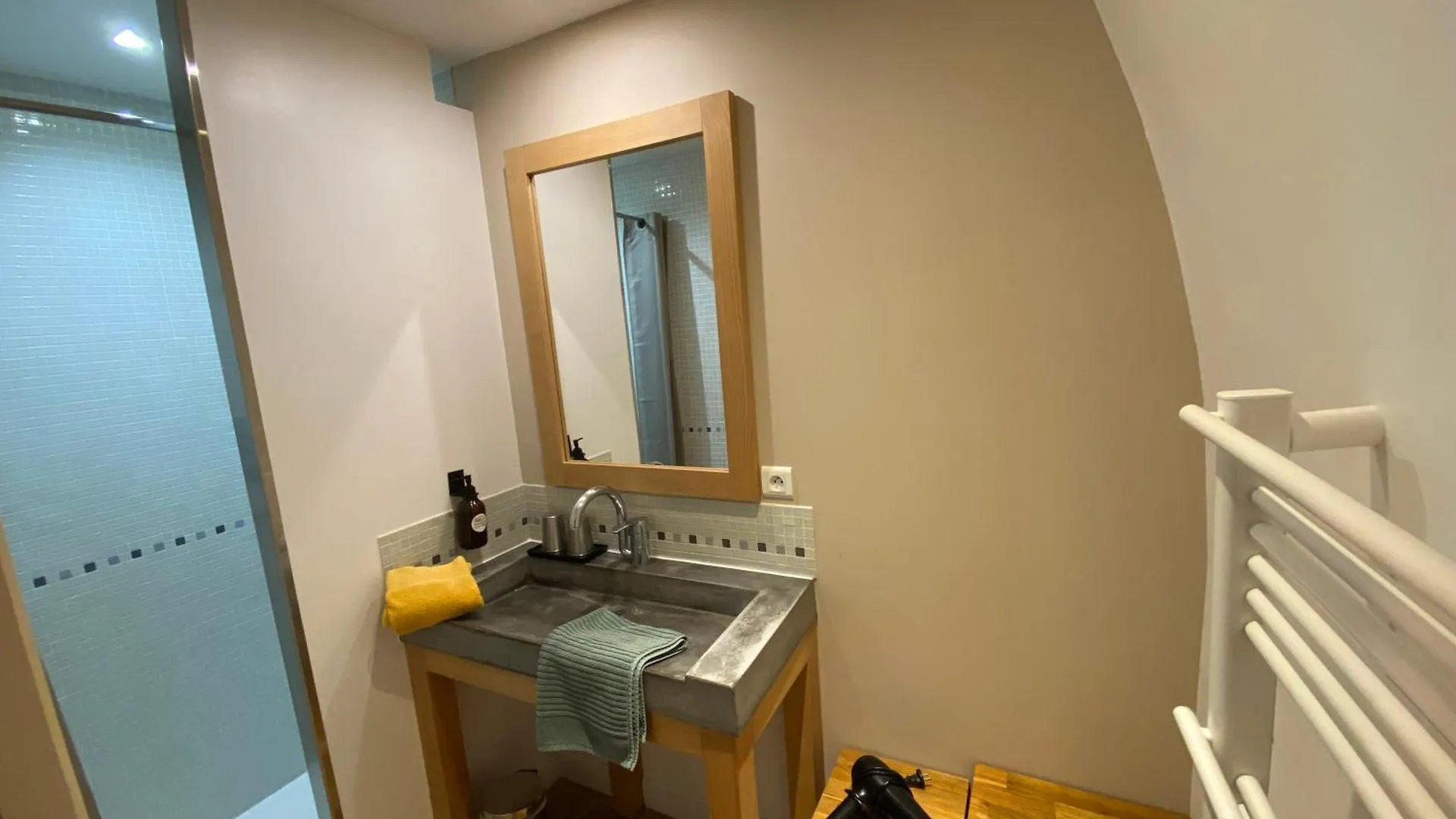 Les Caselles, Gite Et Chambre D'Hotes Saint-Beauzely 4*,  Fransa